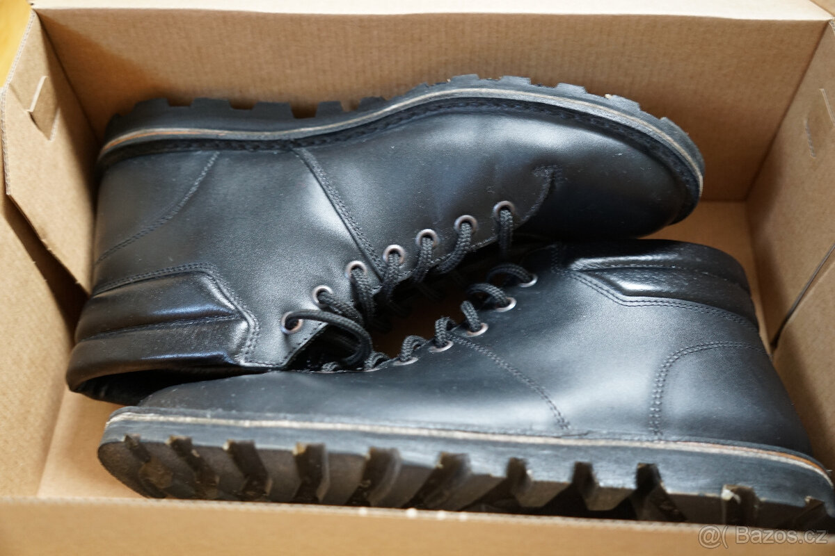 Pionýrka černá s límečkem velikost 43 - 5