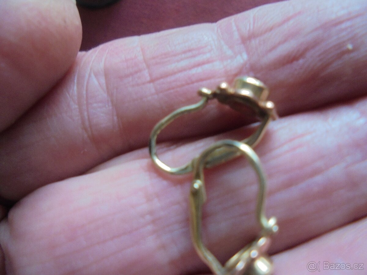 Prodám dětské náušnice s červeným kamínkem, - 5