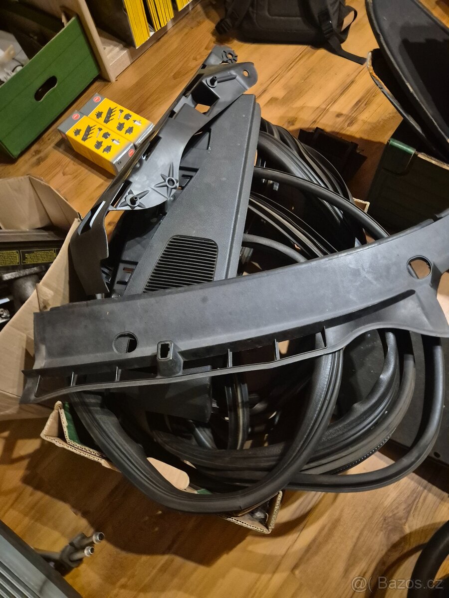 Různé díly Škoda Octavia 1 - Vše na foto, cena dohodou - 5