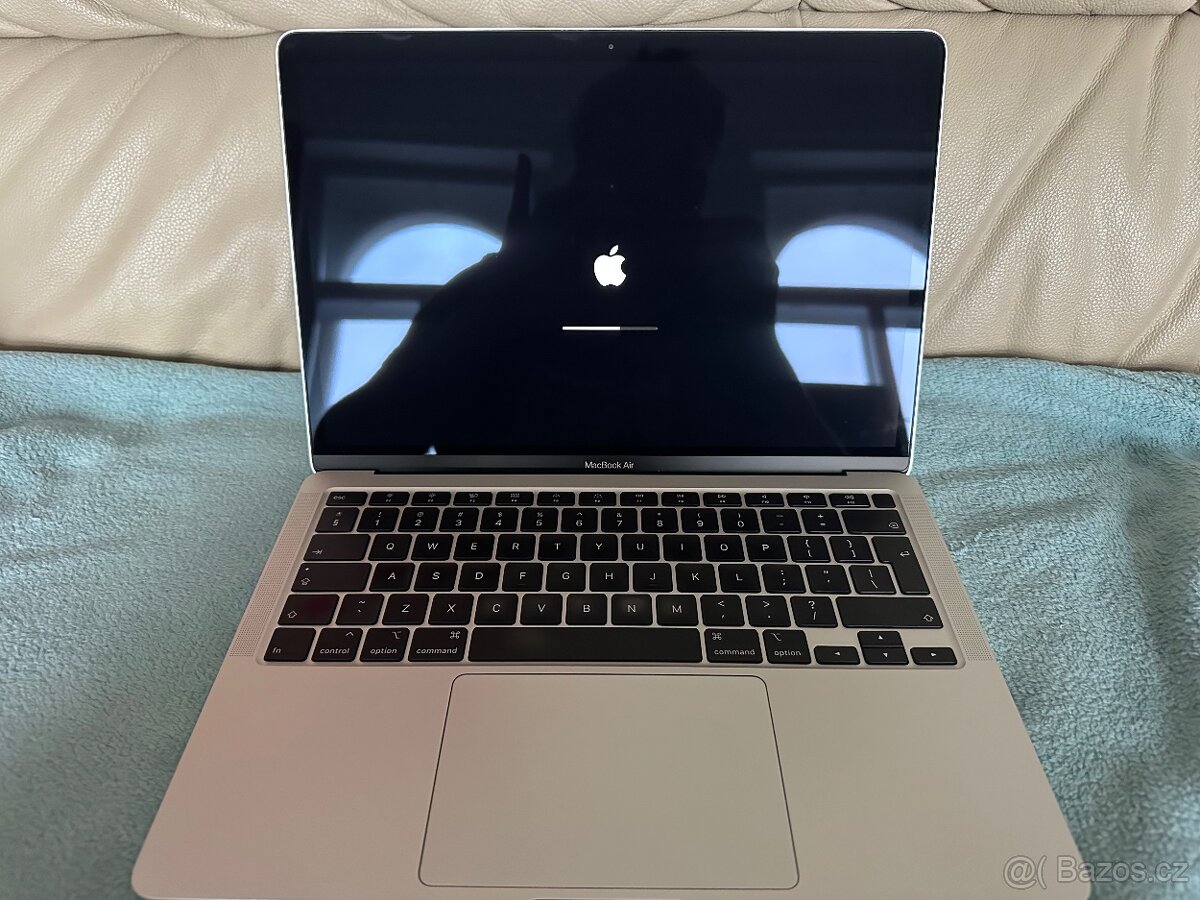 MacBook Air 2020 - i5 - na opravu / díly - 5