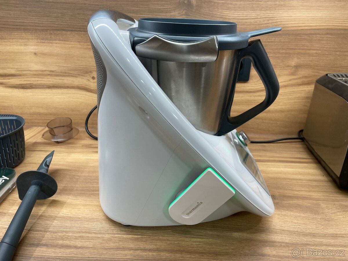 Vorwerk Thermomix TM5 + příslušenství - 5
