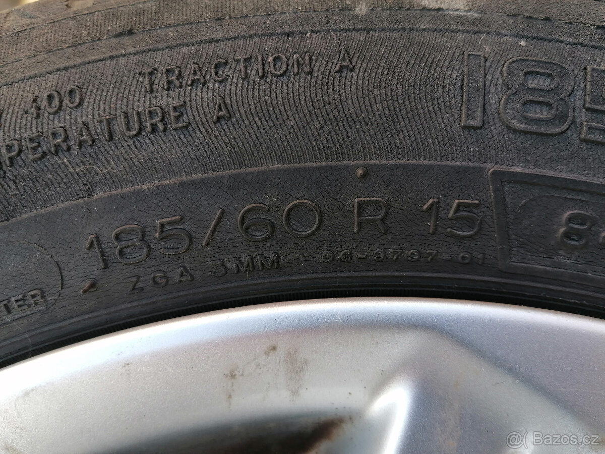 Sada zimních pneu na discích. - 5