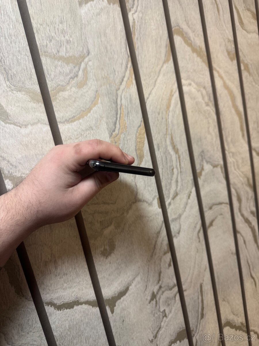 iPhone 11 Pro Top - 5