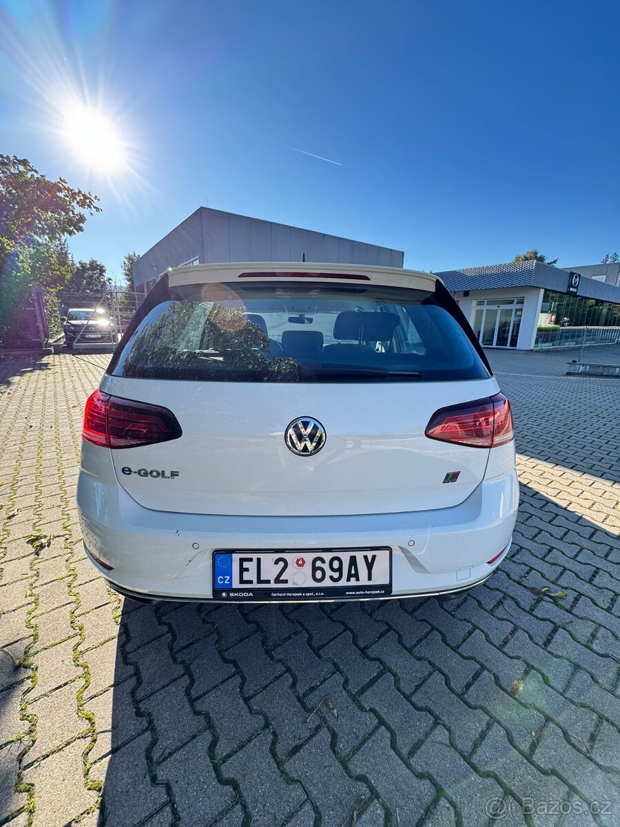 E-GOLF 36kWh, dojezd 266 km, 57tys.km - 5