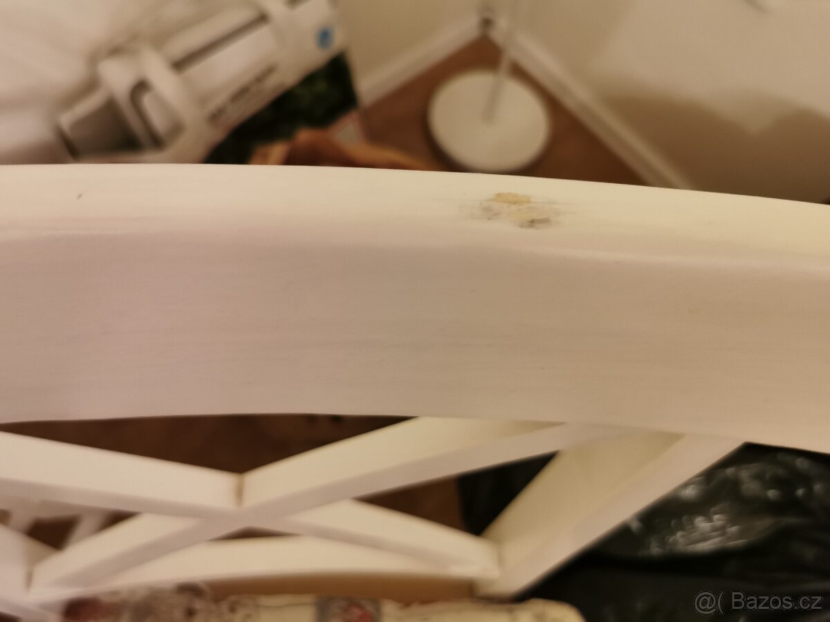 Jídelní stůl se čtyřmi židlemi a podsedáky - 5