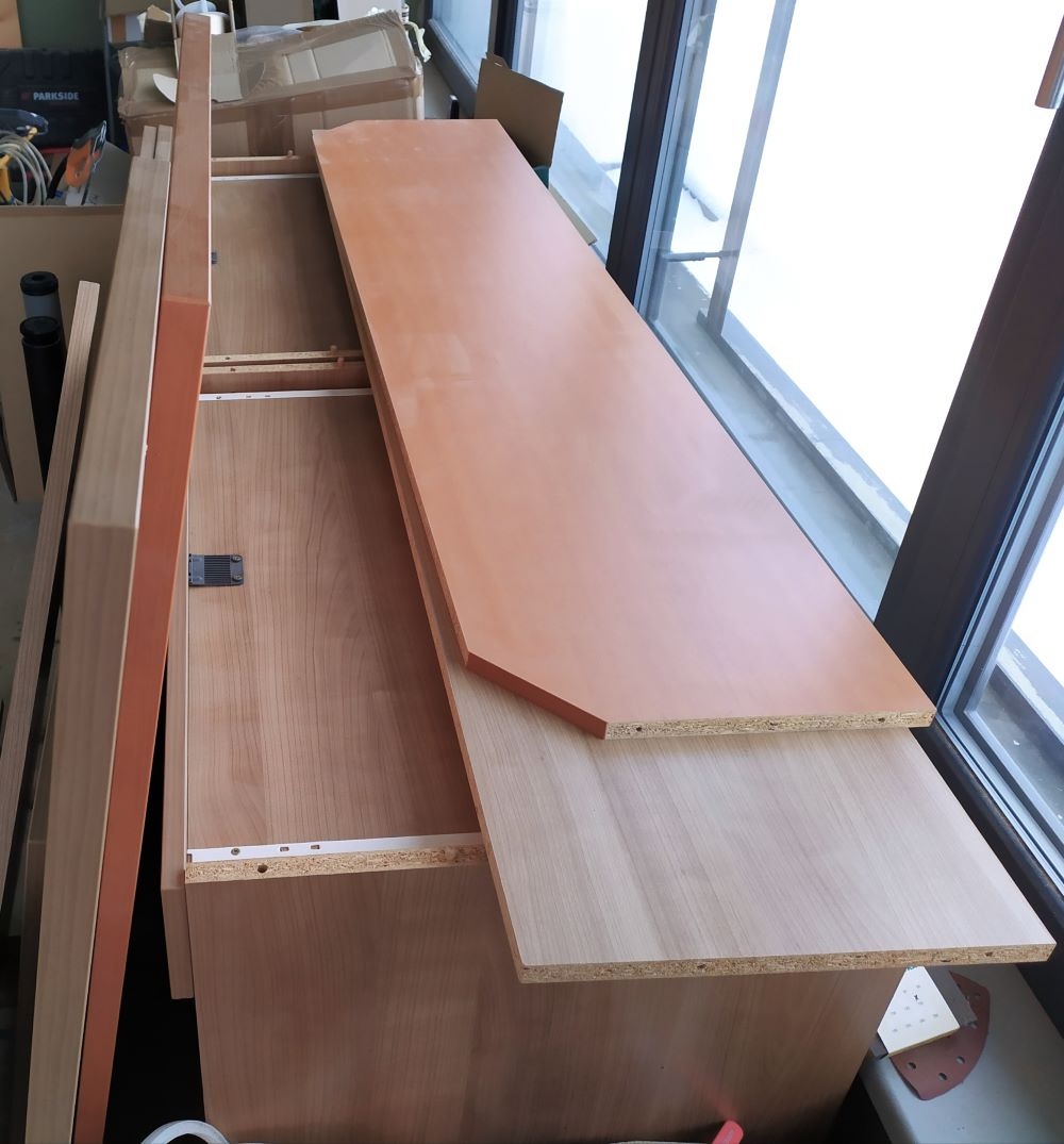 2 ks nových stolů + 1 ks nová komoda - 5