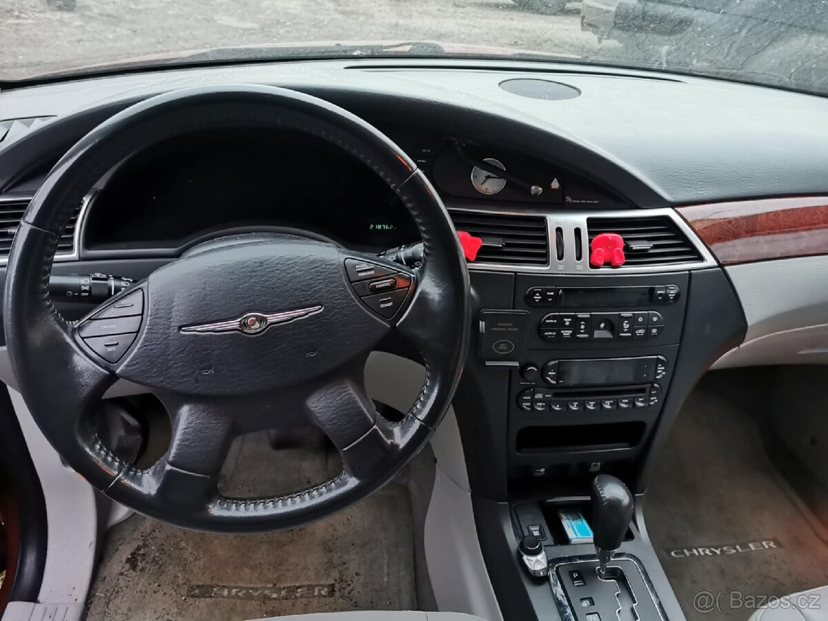 Prodám Chrysler Pacifica na nd - 5