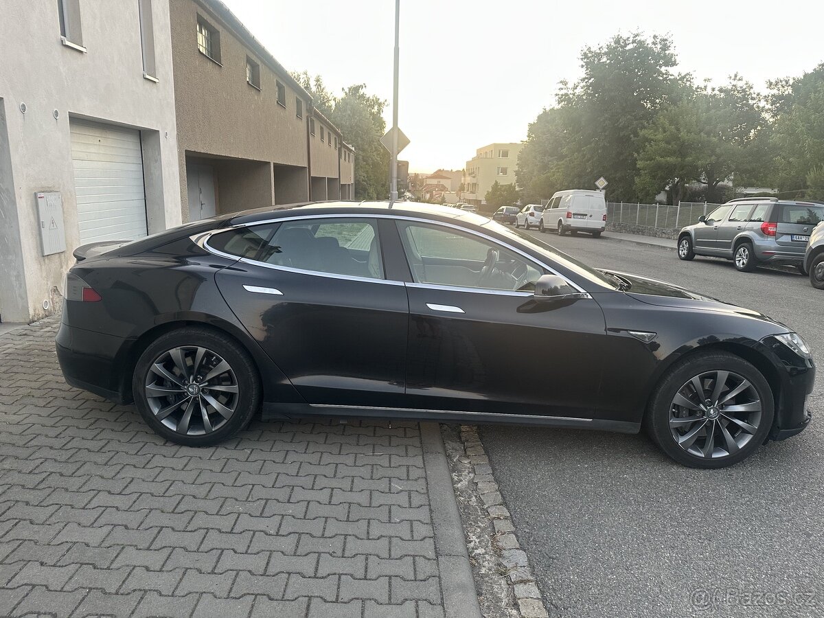 Tesla model S, P85, nabijeni zdarma - 5