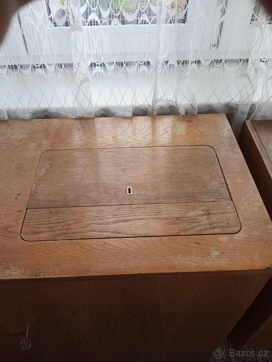 Starší šicí stroj Lucznik - 5