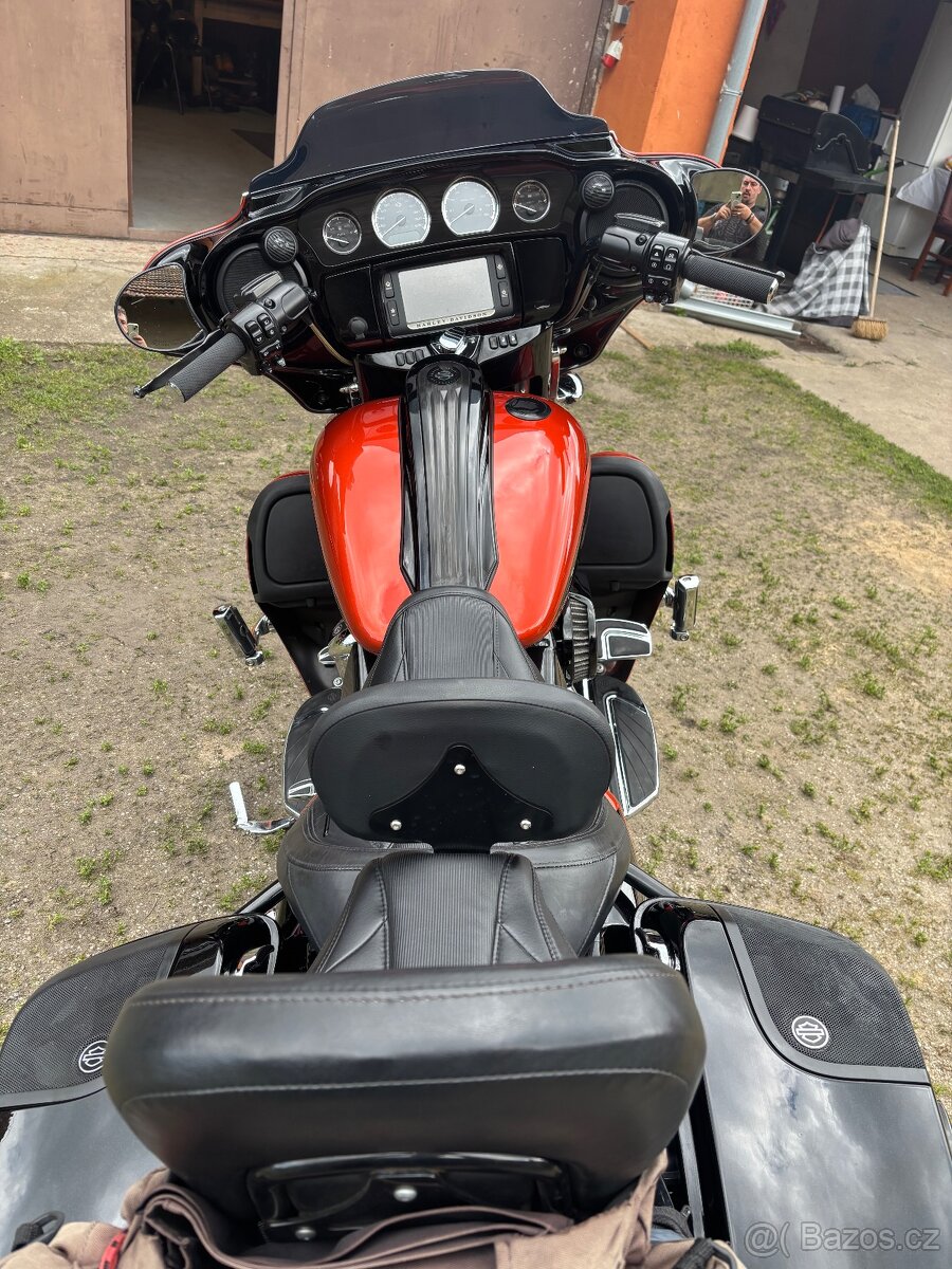 Harley Davidson Street Glide CVO - 5