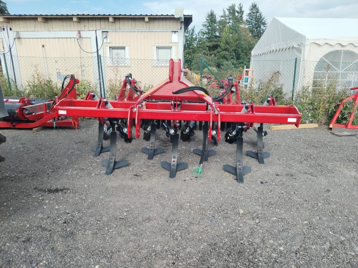 Dvouřadý radličkový podmítač AGILE 30 - 5
