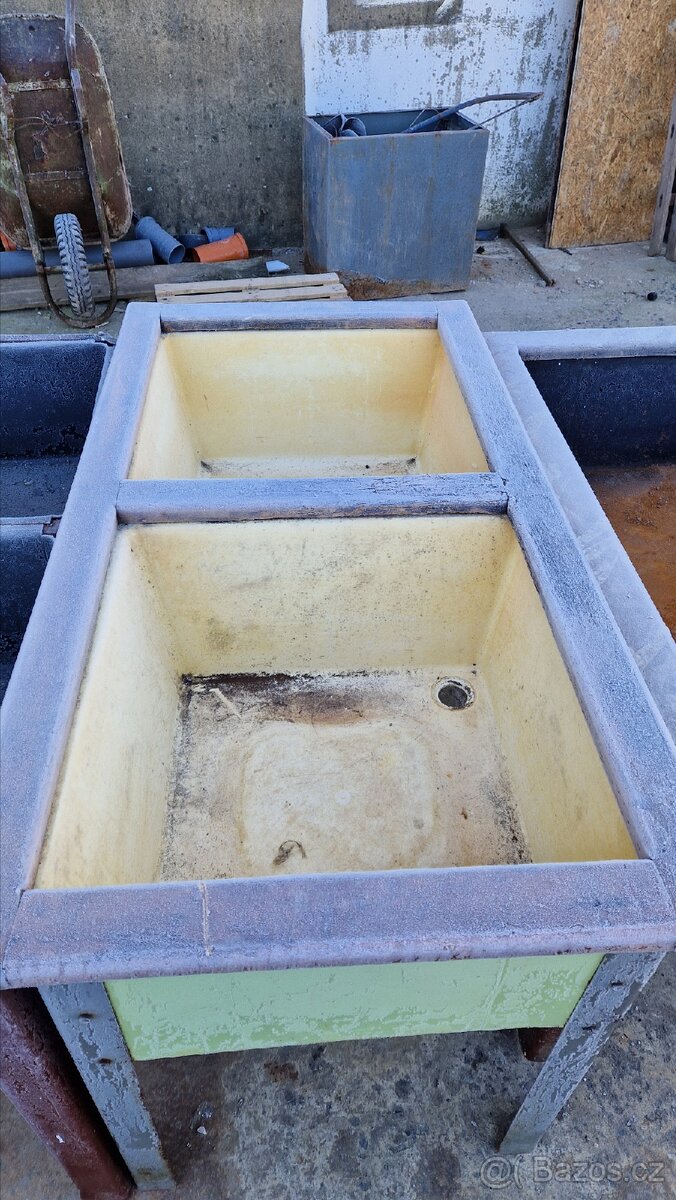 Mycí stůl starší 3x - 5