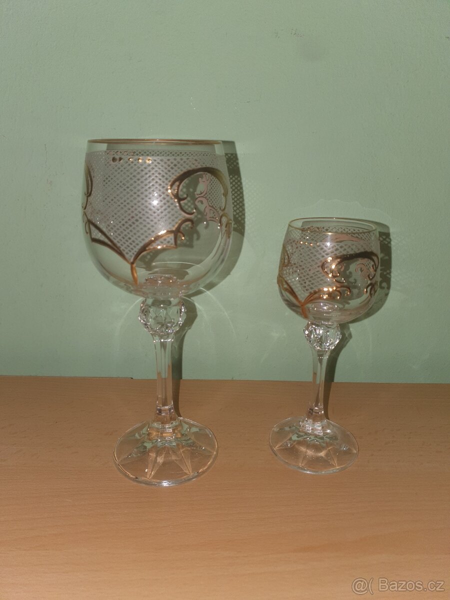 Sada na víno a vodku mřížkovaný a růžový fond Julie - 5