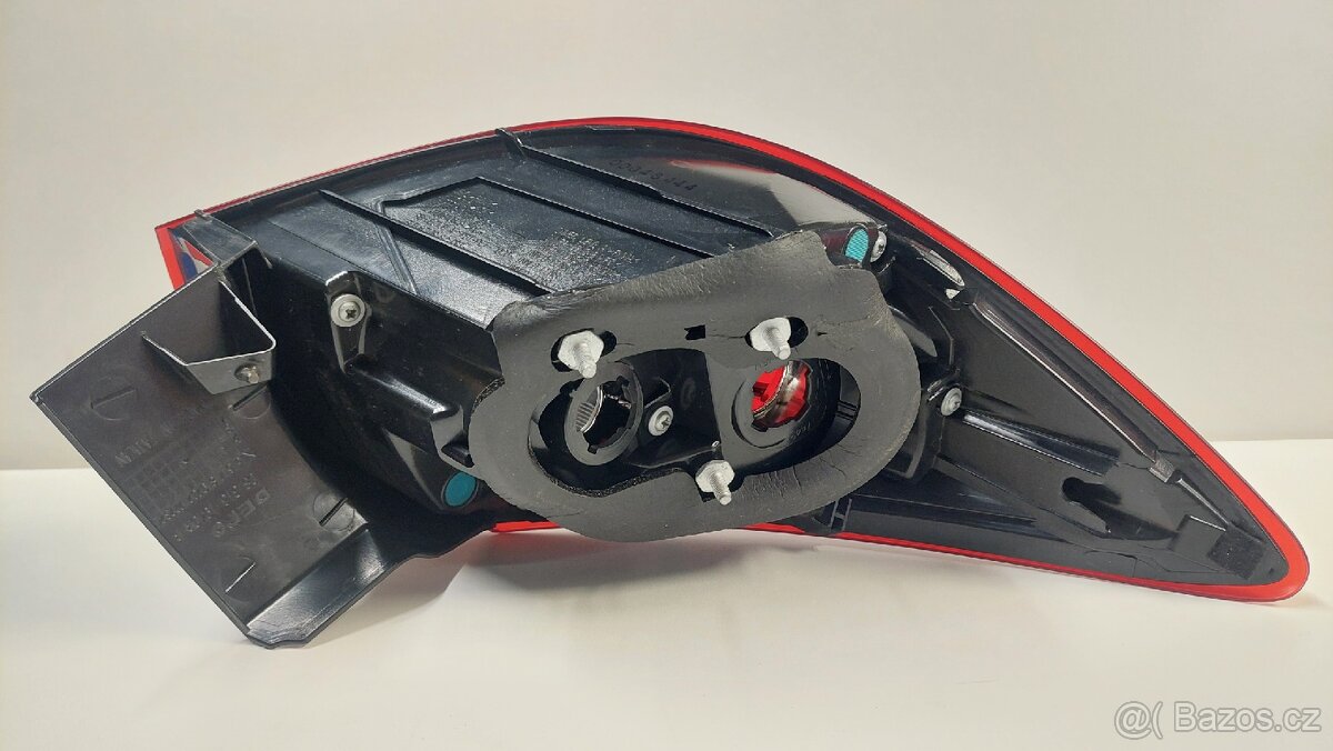 NOVÉ zadní světlo Mazda 3 - 5