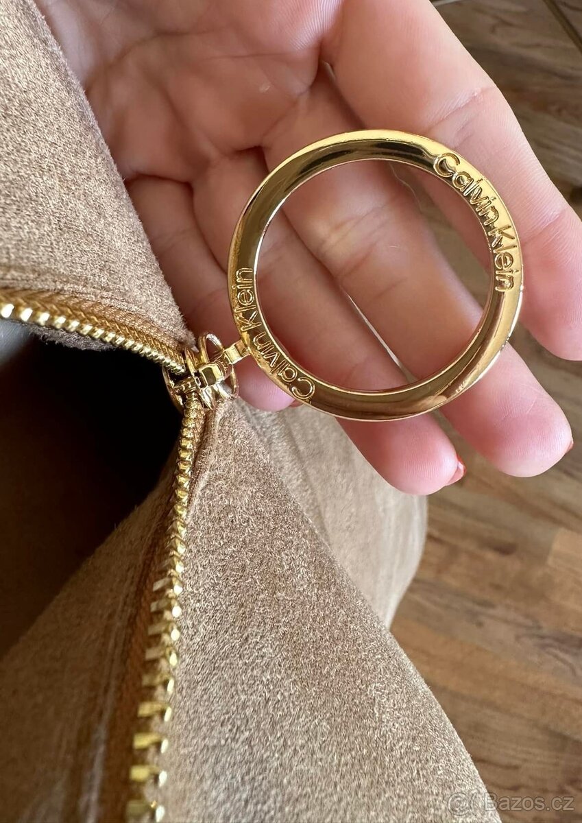 Semišové pouzdrové šaty Calvin Klein - 5