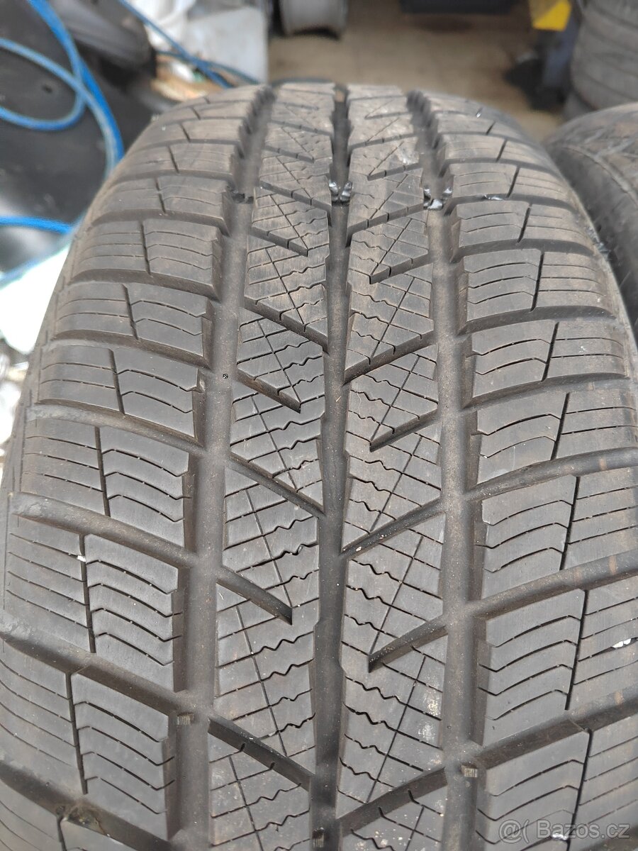 Prodám zánovní zimní pneu 205/55/17 Barum polaris 5 V XL - 5