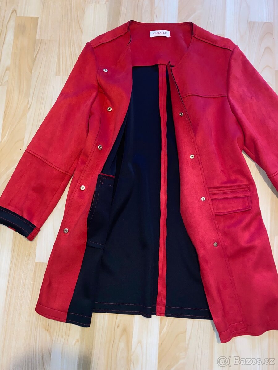 Krásný červený kabátek - 5