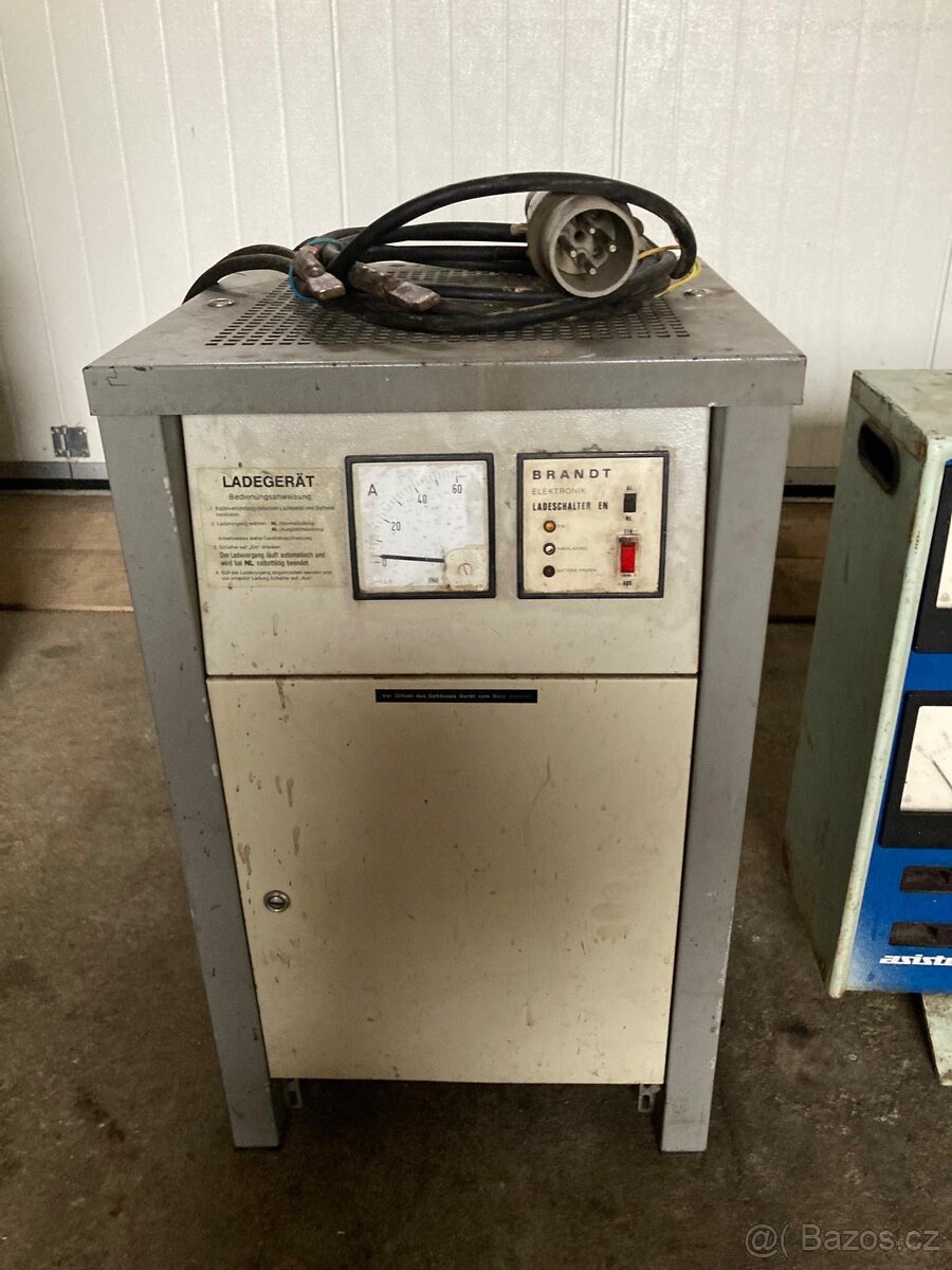 Nabíječka / napájecí zdroj - 5