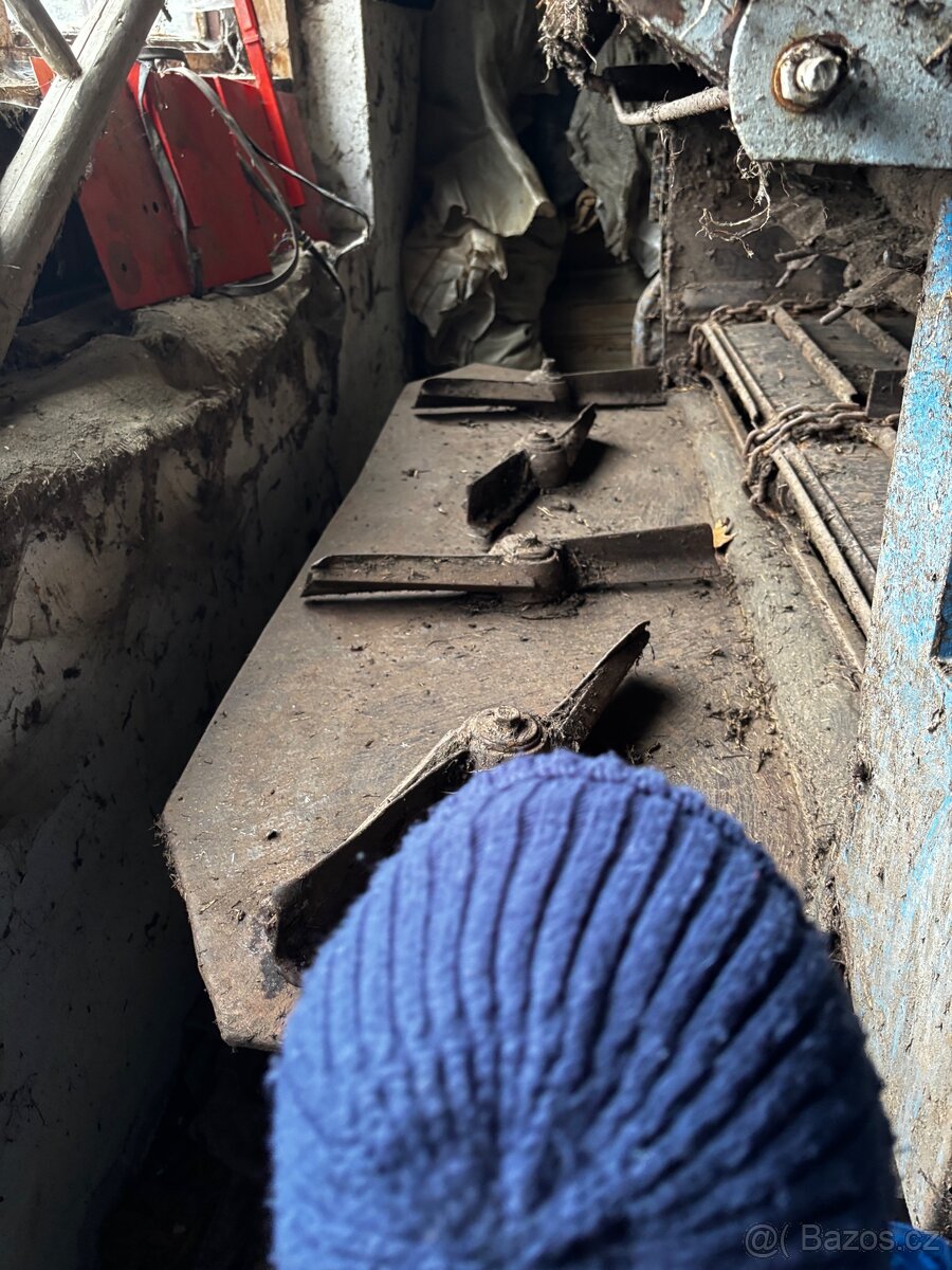 Rozmetadlo hnoje RUR-5 - 5