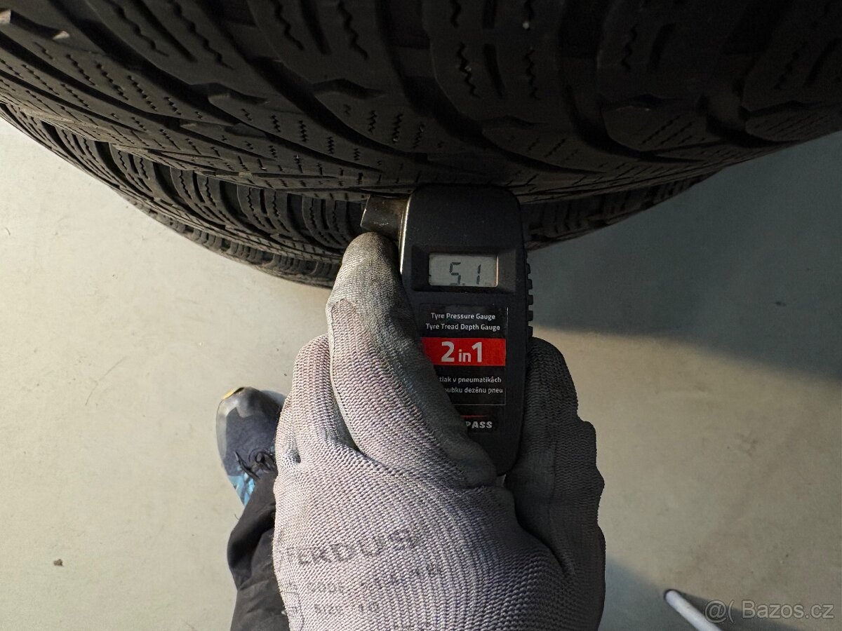 Zimní pneu Nokian 235/65R18 - 5