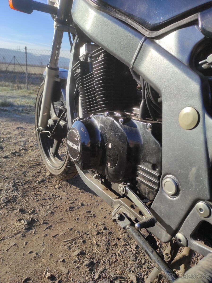Suzuki GS 500 E otevřená - 5