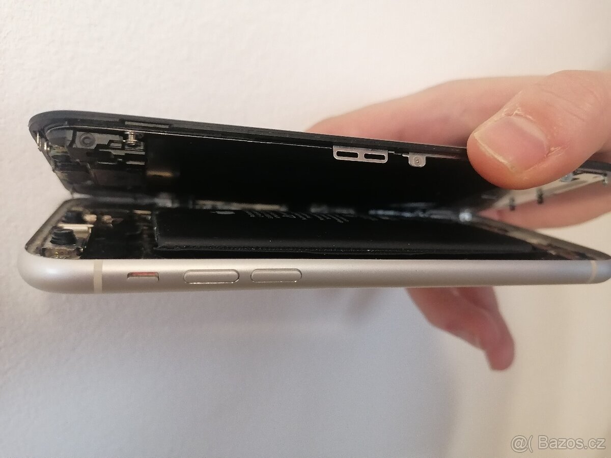 Prodám Apple iPhone 11 64gb - 5