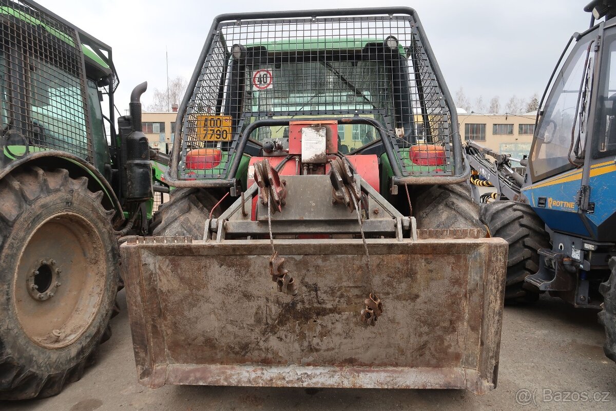 Traktor John Deere s lesnickou nástavbou - 5