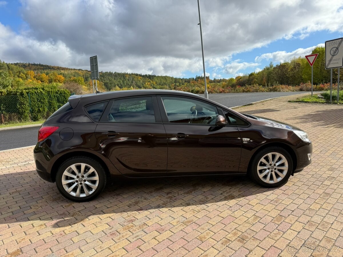 OPEL ASTRA J 1.4 T 103kW-2012-146.830KM-VÝHŘEV,AC-DOBRÝ STAV - 5