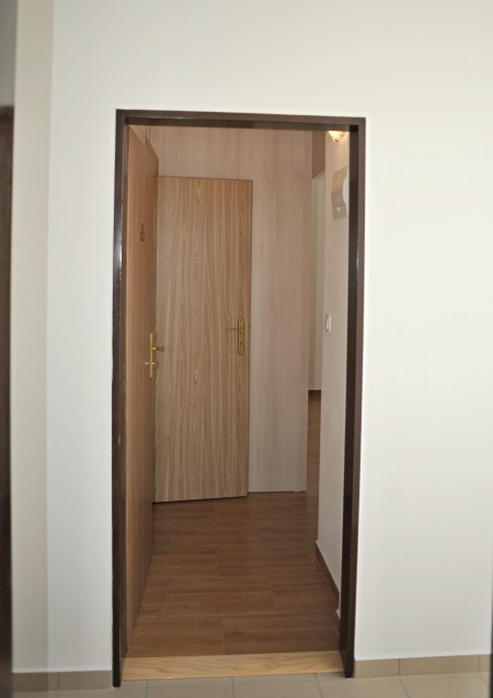 NOVÉ BYTY 1+KK,BEZ KAUCE,POUZE PRO 100%NEKUŘÁKY,PARKOVIŠTĚ - 5