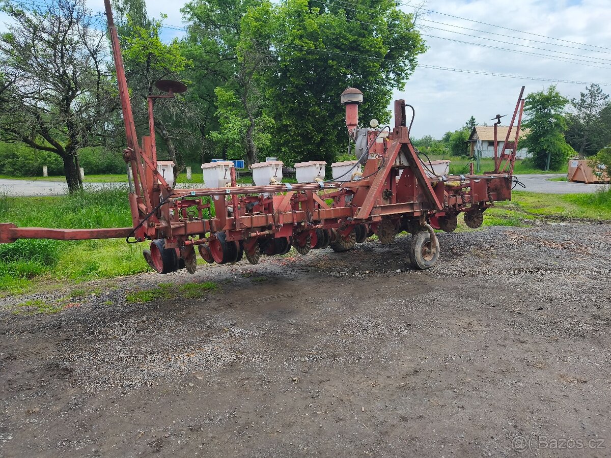 Přesný secí stroj na kukuřici Becker 8řádku - 5