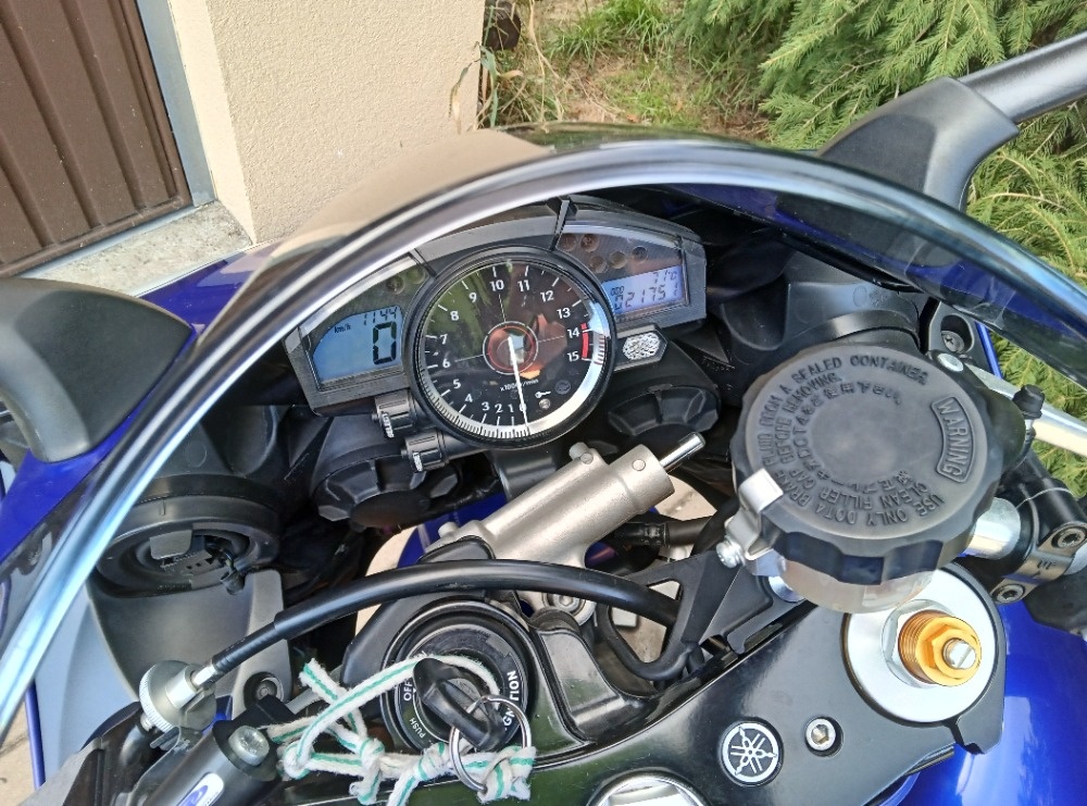 Yamaha R1 - 5