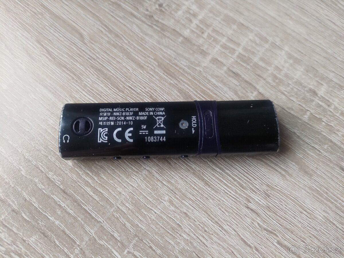 Černý MP3 přehrávač Sony NWZ-B183F - 5