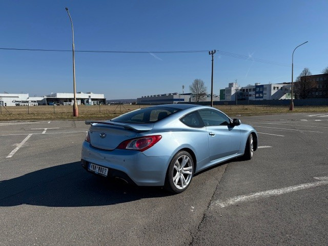 Hyundai Genesis Coupe V6 3,8i automat, 223kW - 5