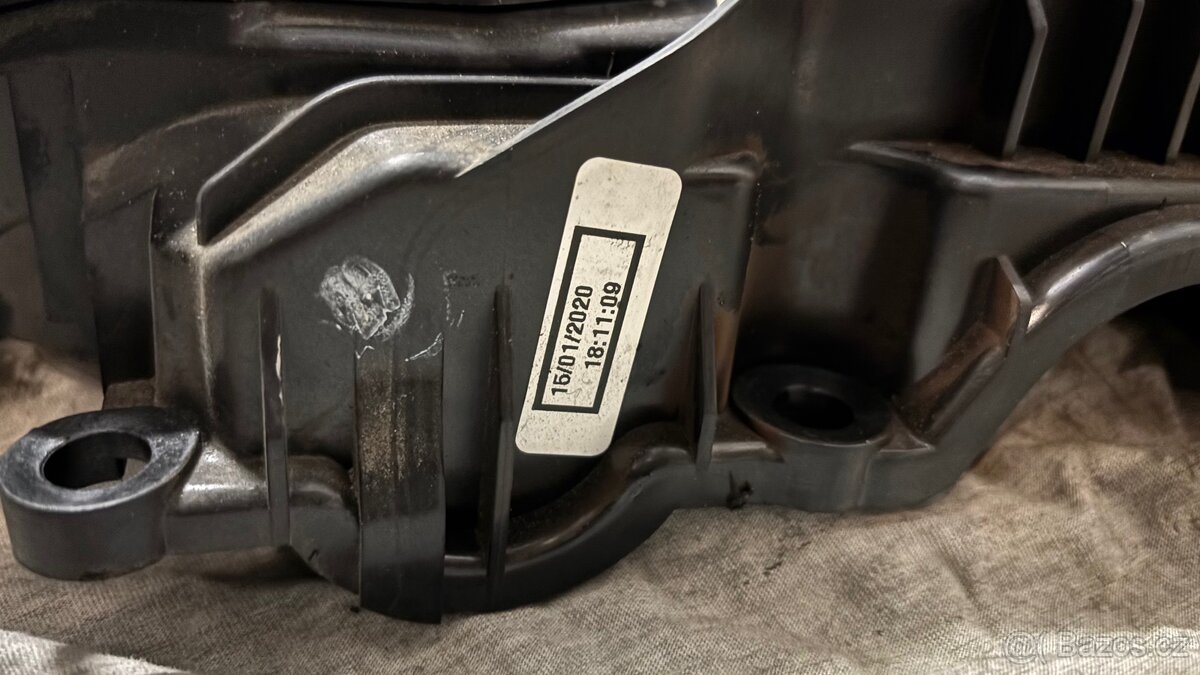 Víko ventilů Land Rover TDV6 Discovery 4 2010-2016