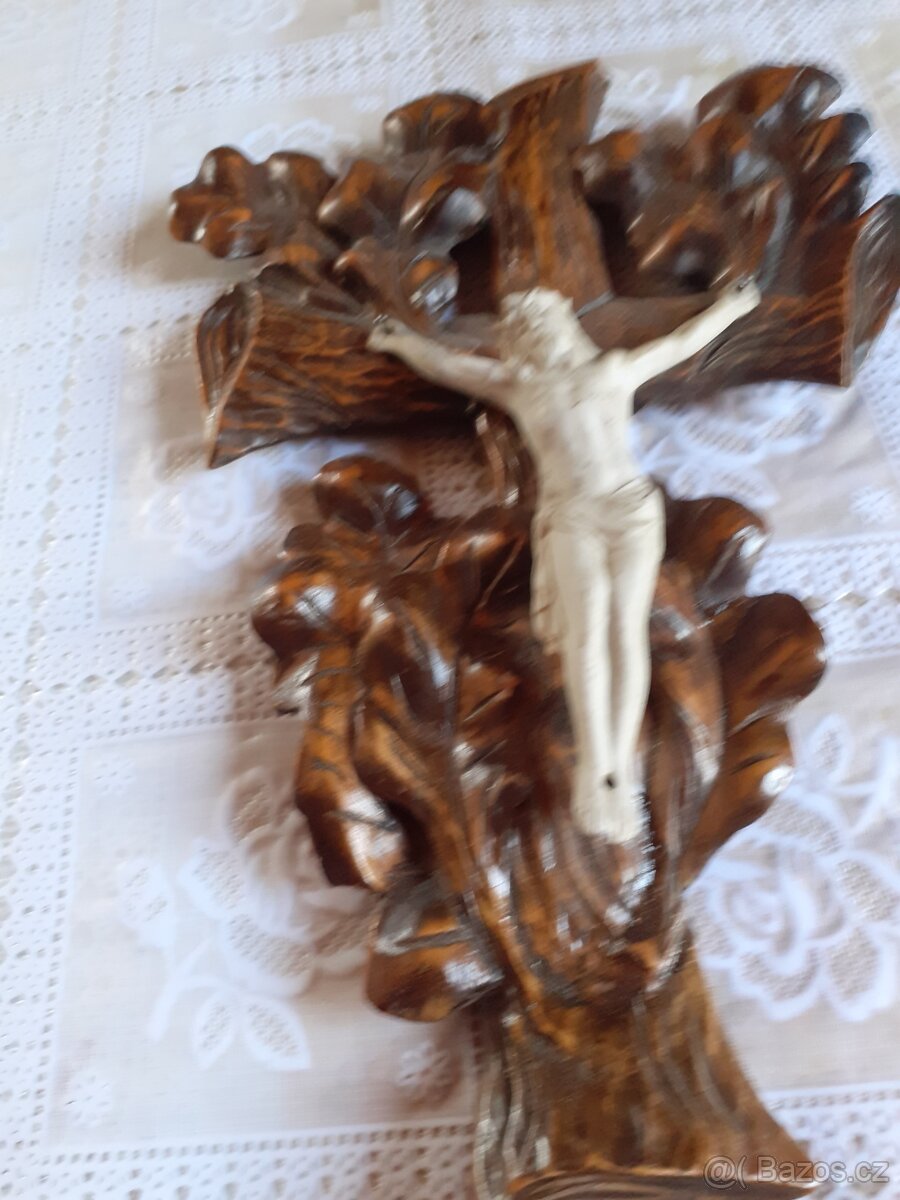 Starožitný dřevěný kříž vyřezávány ,kříž 100 let starý - 5