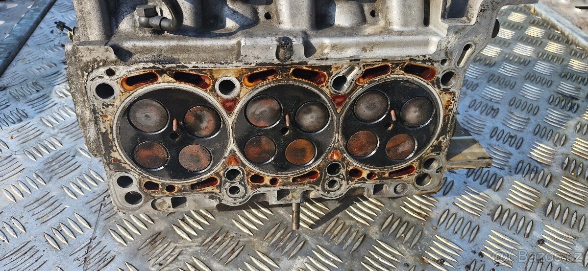 Hlava motoru hlava valcu audi A6 4F 3.0 tdi - 5
