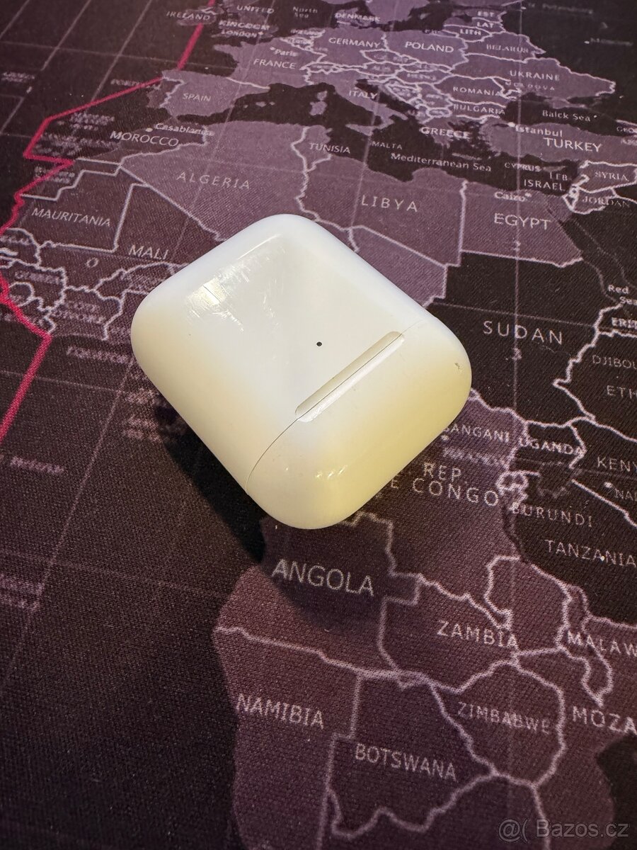 Apple AirPods 2 s bezdrátovým nabíjecím pouzdrem - 5