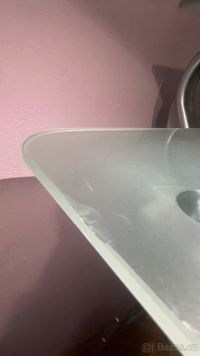 Prodám rozkládací skleněný PC stůl – variabilní - 5