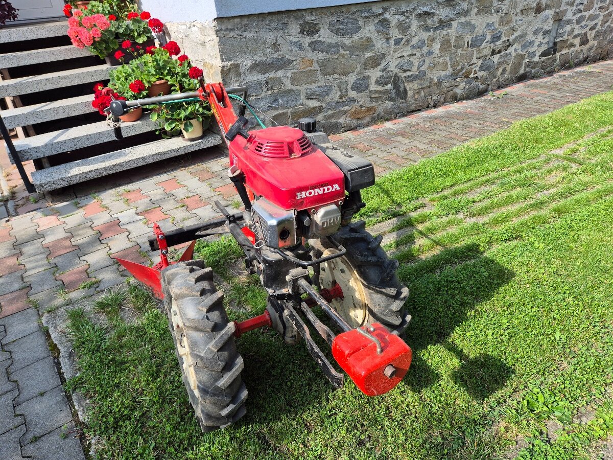 Vari Honda s vlekem a příslušenstvím - 5