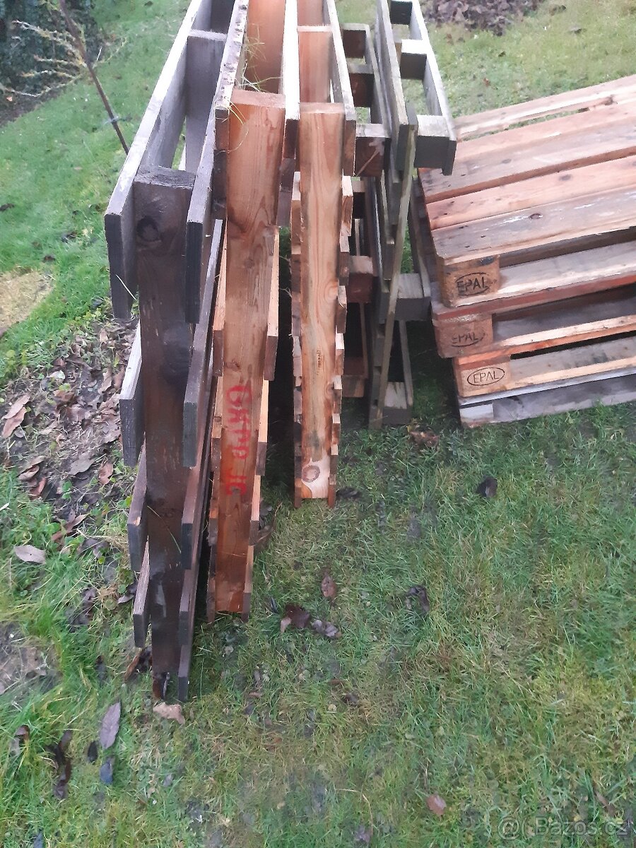 8x pouzité drevene palety (z toho 3x europaleta) - 5