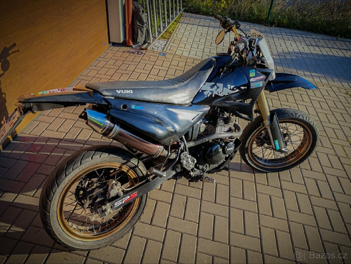 Yuki sm 125 Supermoto - 5