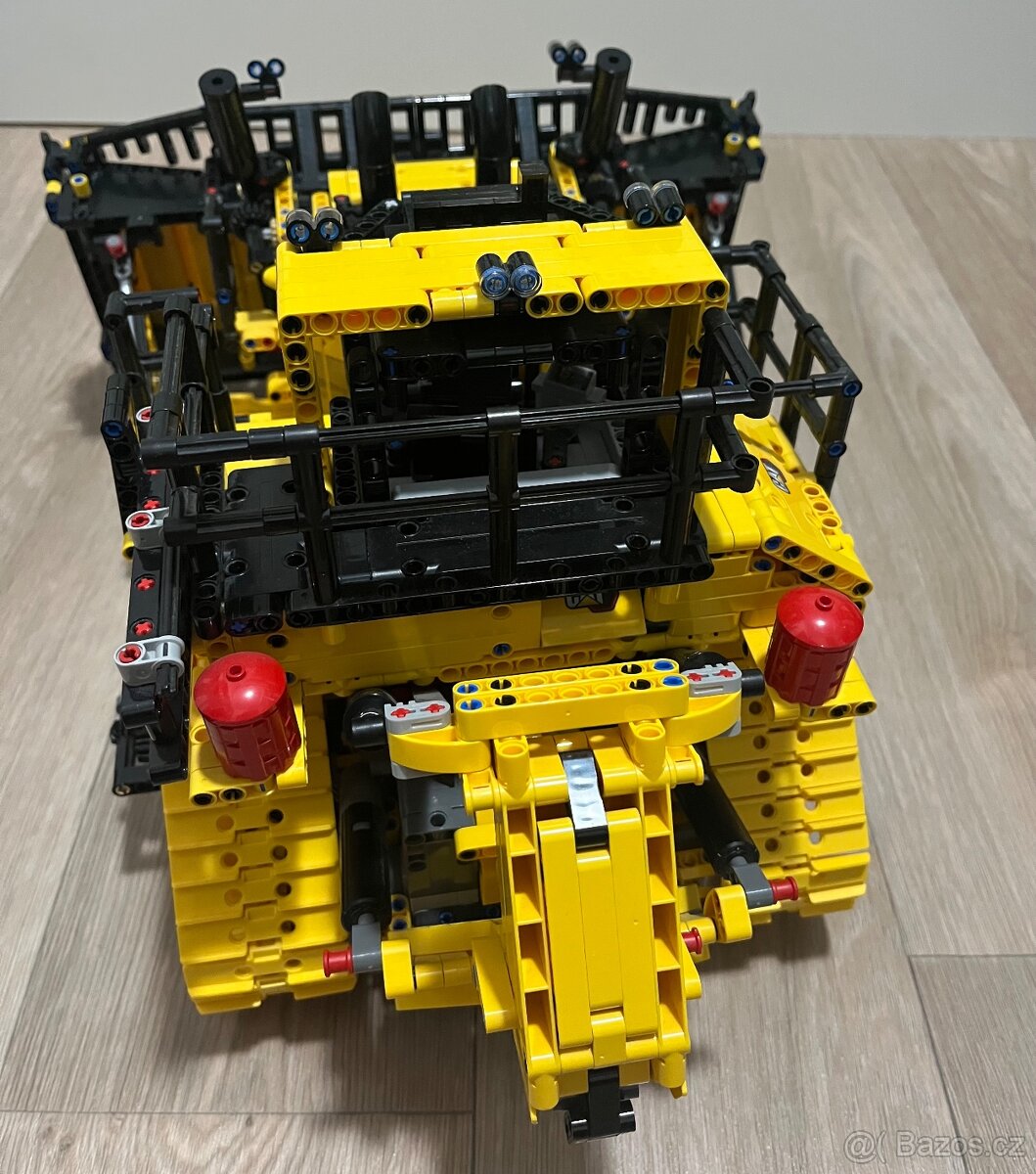 Lego TECHNIC 42131 Buldozer Cat D11T DÁLKOVÉ OVLÁDÁNÍ - 5