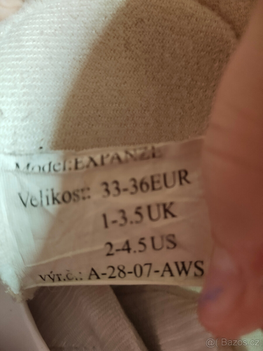 Lední dívčí brusle 33-36+helma . - 5