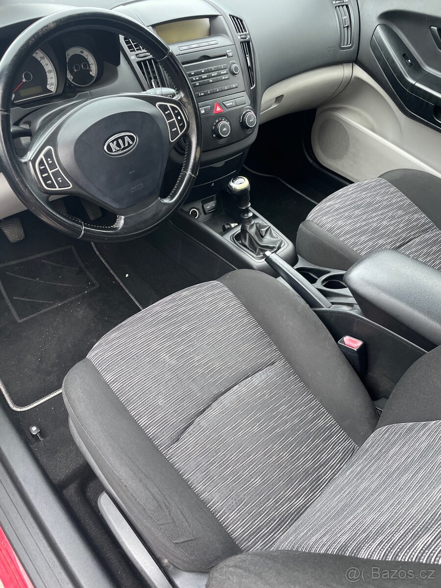 Kia Ceed 1,6i /klima/ - - 5