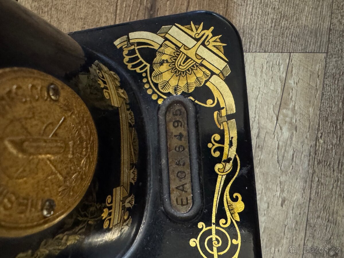 Starý šicí stroj singer - 5