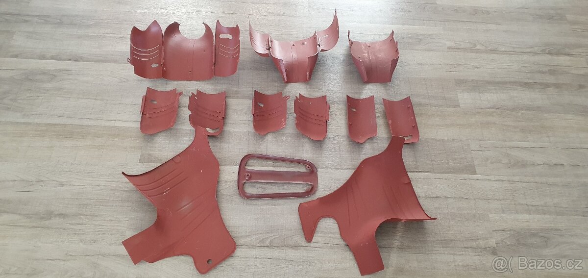 Jawa 50 pionýr 550, 555 prsíčka, dvířka, podsedláky, víčko - 5