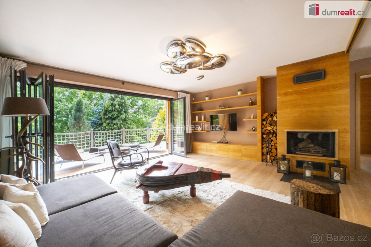 K prodeji, reprezentativní sídlo, rodinný dům 5+kk s terasou - 5