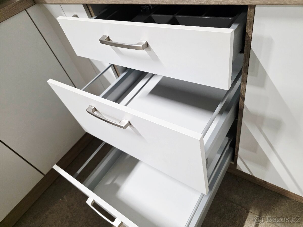 Kuchyňská linka se spotřebiči - 5