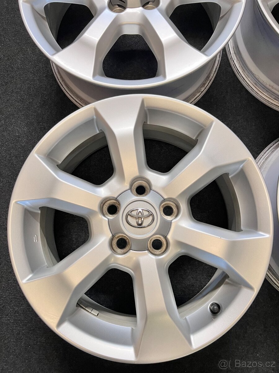 Toyota RAV4 3.generace originál alu disky - ET45 - 5