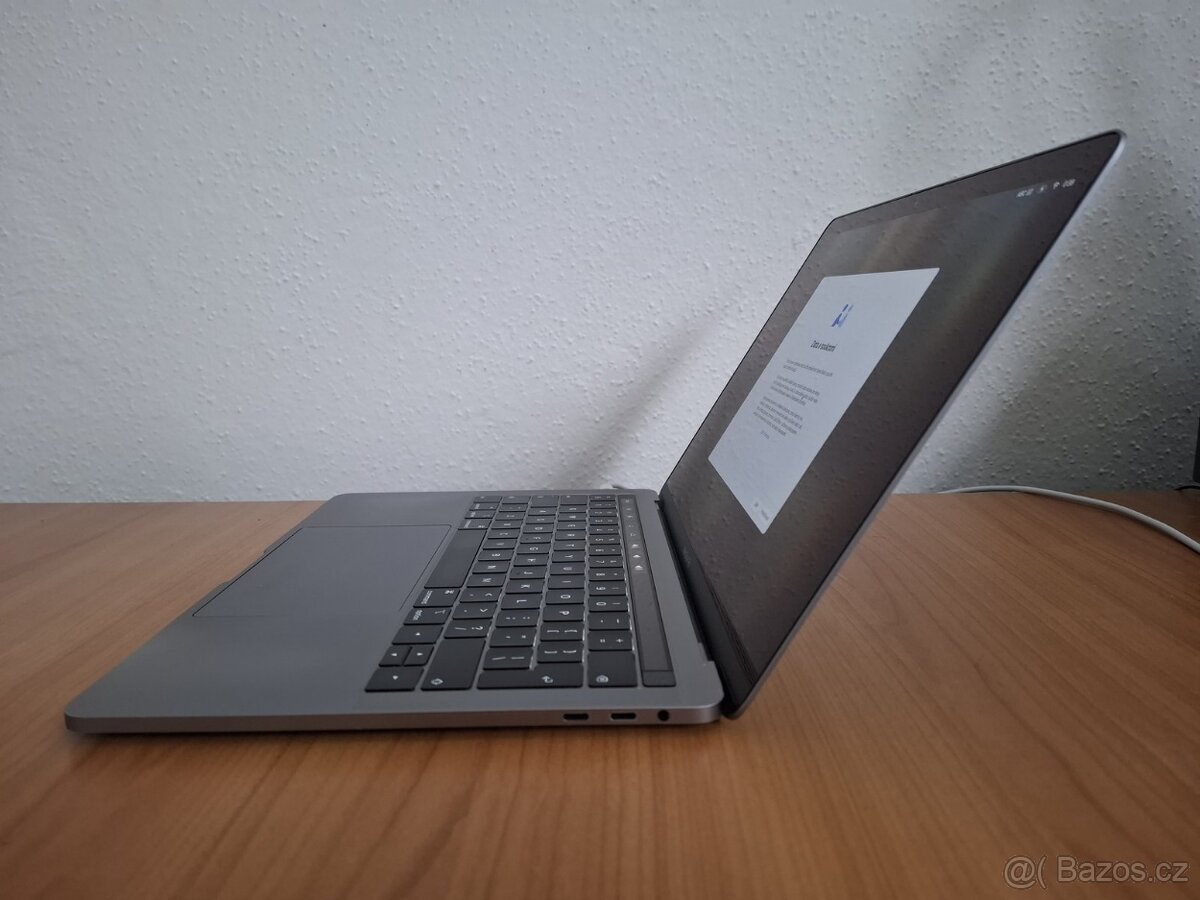 MacBook PRO 13 palců i7 8.Gen 16 RAM 512SSD - 5